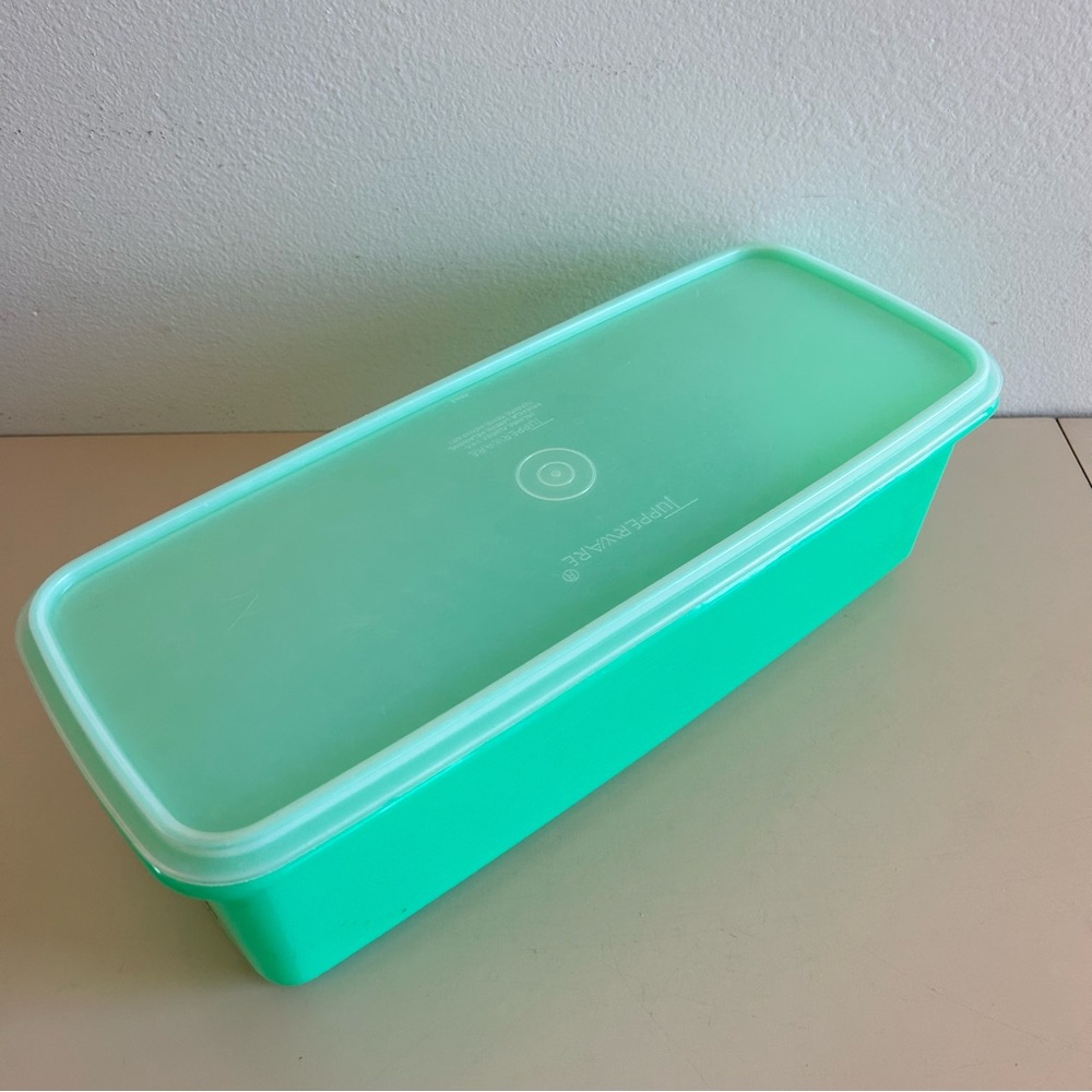 Tupperware Celery Keeper Refrigerator Crisper model number 782-8 Jadeite Green